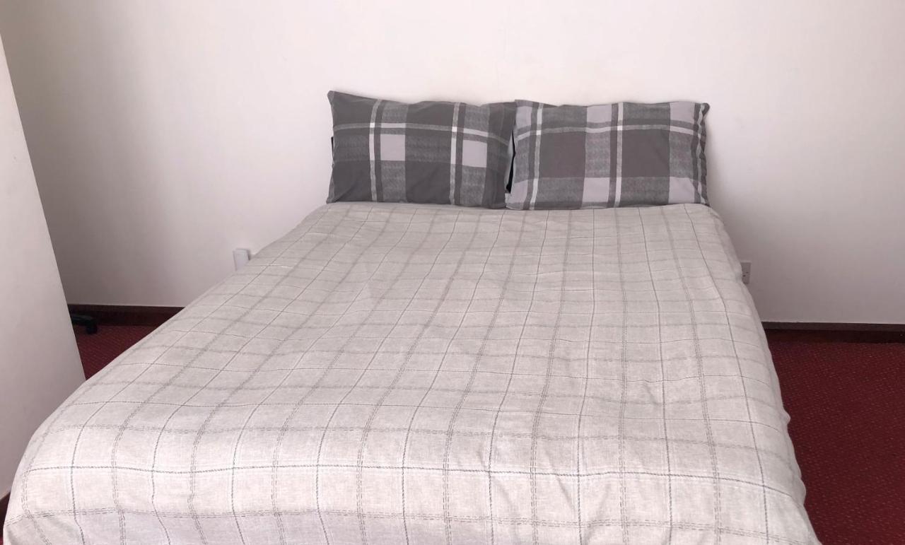 Lyttleton Guest House Limited Аксбридж Экстерьер фото