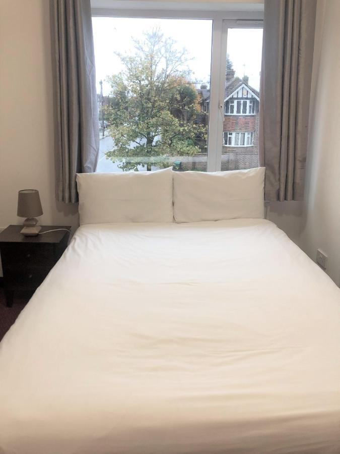 Lyttleton Guest House Limited Аксбридж Экстерьер фото