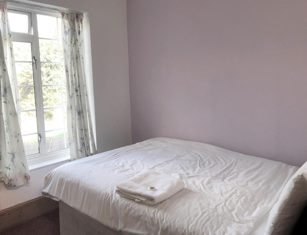 Lyttleton Guest House Limited Аксбридж Экстерьер фото