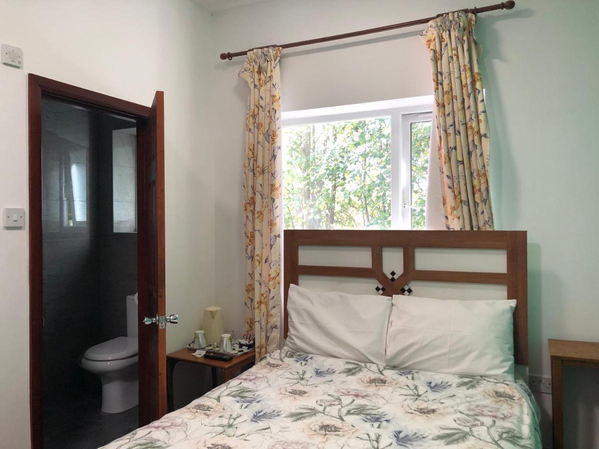 Lyttleton Guest House Limited Аксбридж Экстерьер фото