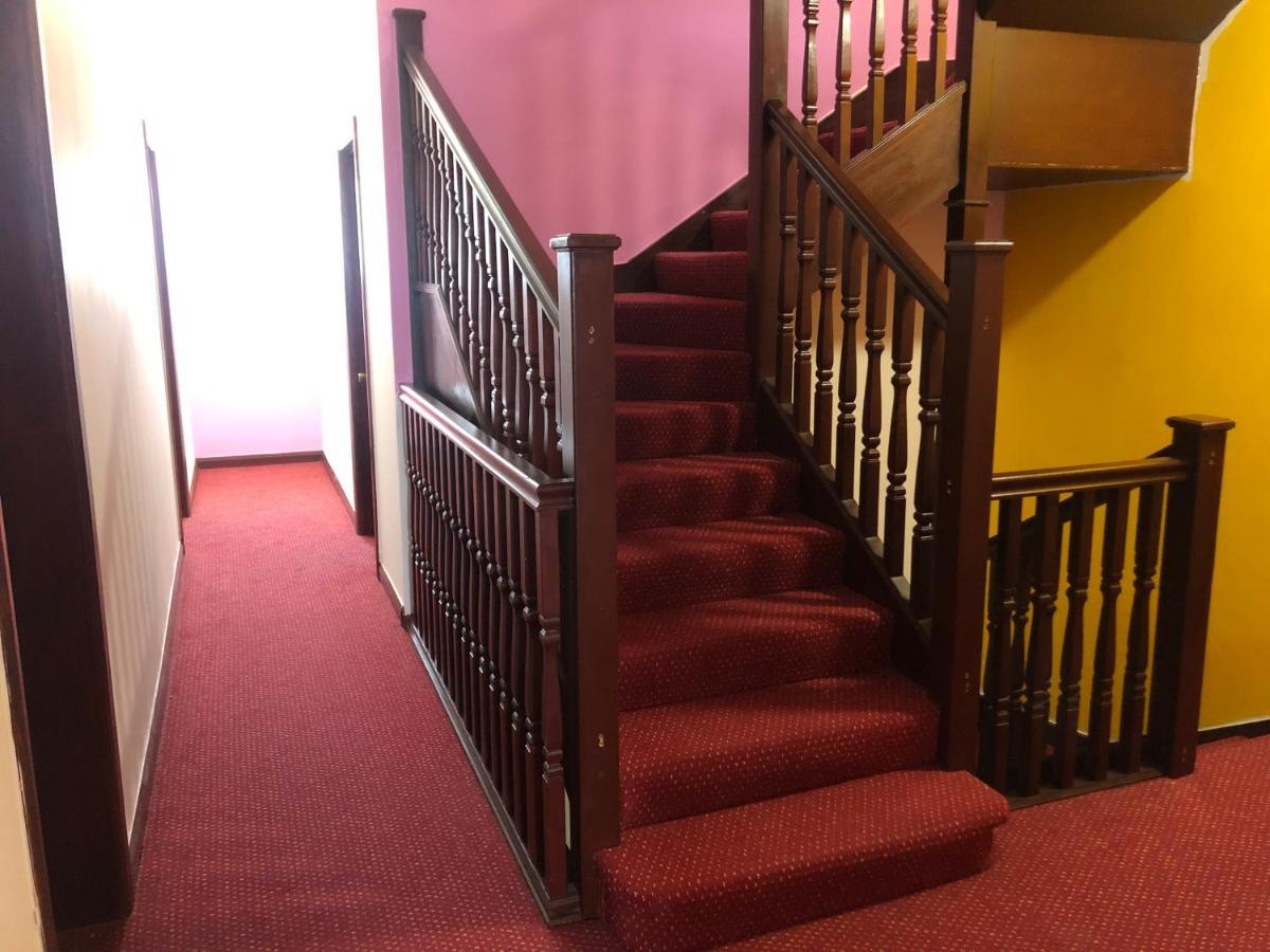 Lyttleton Guest House Limited Аксбридж Экстерьер фото