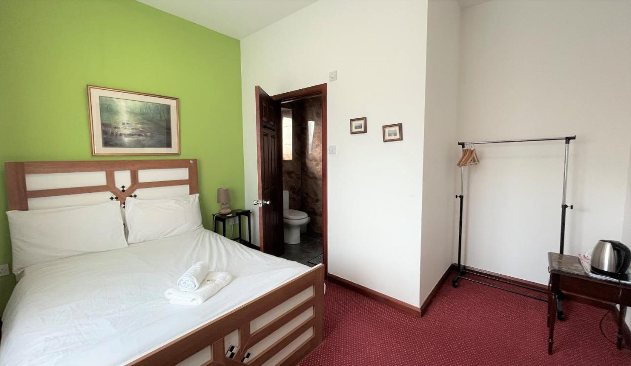 Lyttleton Guest House Limited Аксбридж Экстерьер фото
